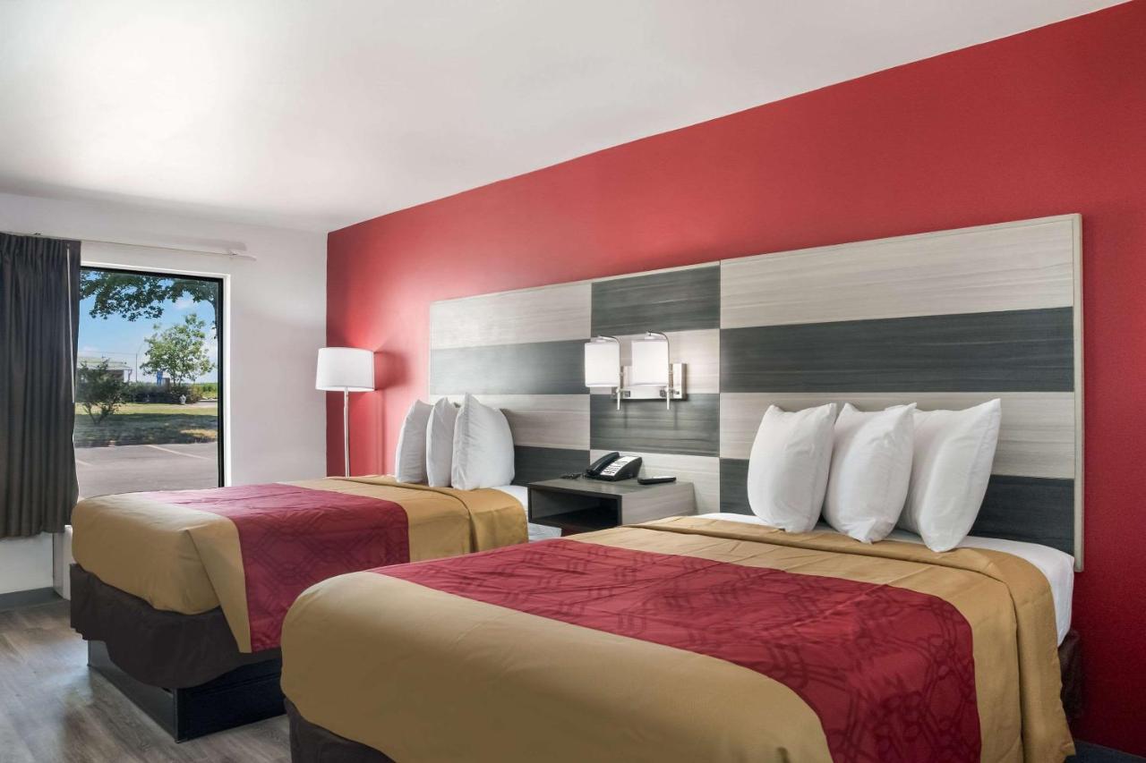 Econo Lodge Lakeland Bagian luar foto